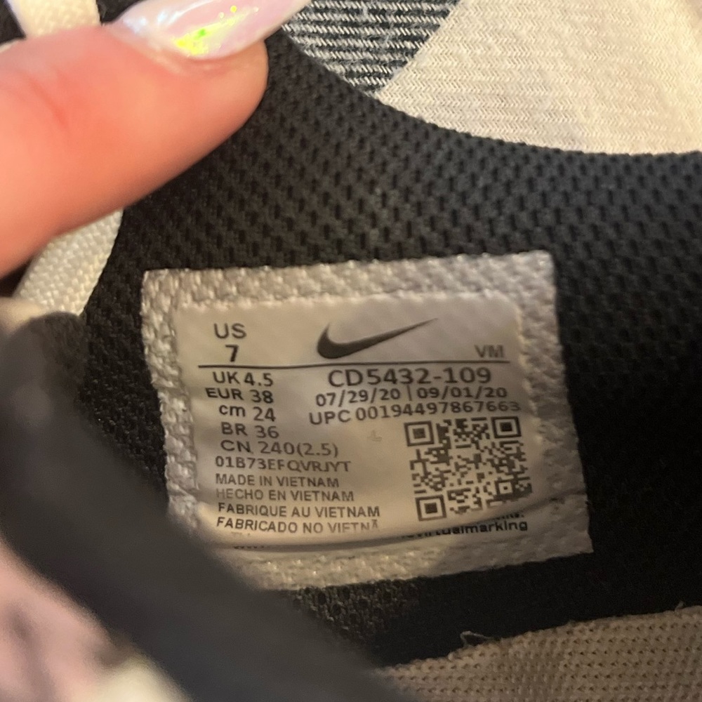 Woman’s Nike Air Max Excee White Light Artic Pink Size 7! - Picture 2 of 8
